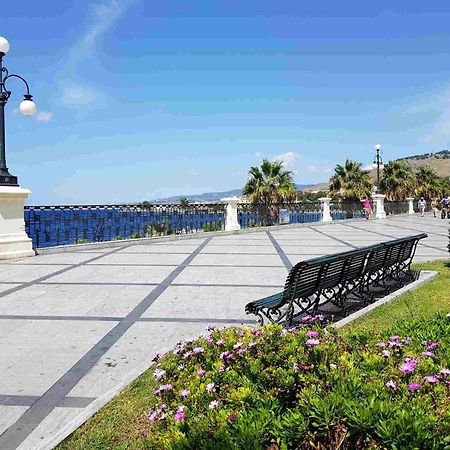76 Avenue Suites Wi-Fi - Shuttle Reggio di Calabria Eksteriør bilde